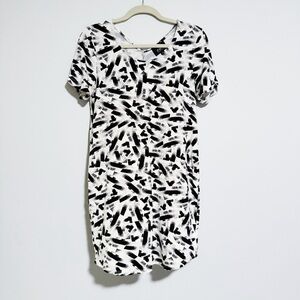 a-line Hawaii - White & Black Brush Stroke Print Dress